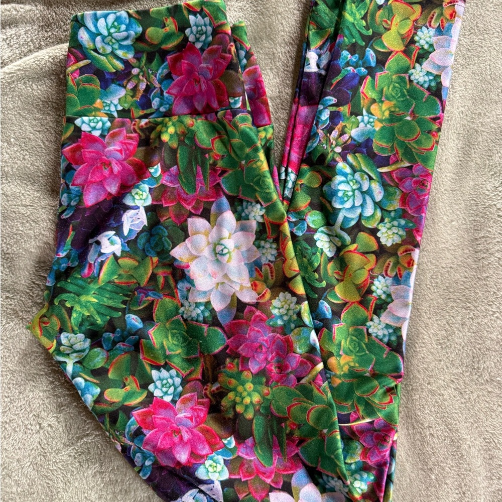 Gold sheep succulent leggings size small